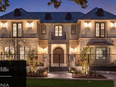 Brand-New Beverly Hills Mansion Embraces the Area’s Elegant Iconic Lifestyle