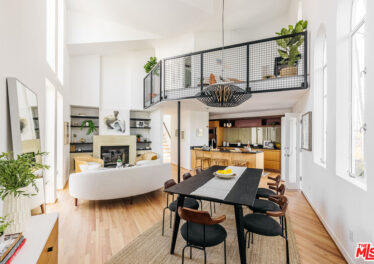 2027 Oakwood Avenue Venice, CA 90291