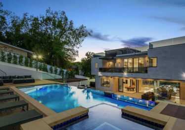 14582 Valley Vista Boulevard Sherman Oaks, CA 91403