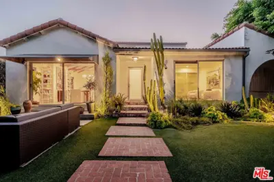 517 N Laurel Ave Los Angeles, CA 90048