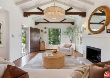 864 Wellesley Ave Los Angeles, CA 90049